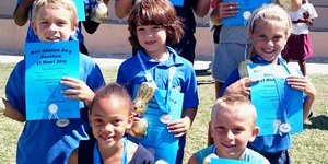 Die Grondslagfase seuns en dogters (o/7-o/9) wat elk â€˜n veelsydigheidsertifikaat en â€˜n groot paaseier vir die beste algehele prestasie vir al 8 items ontvang het